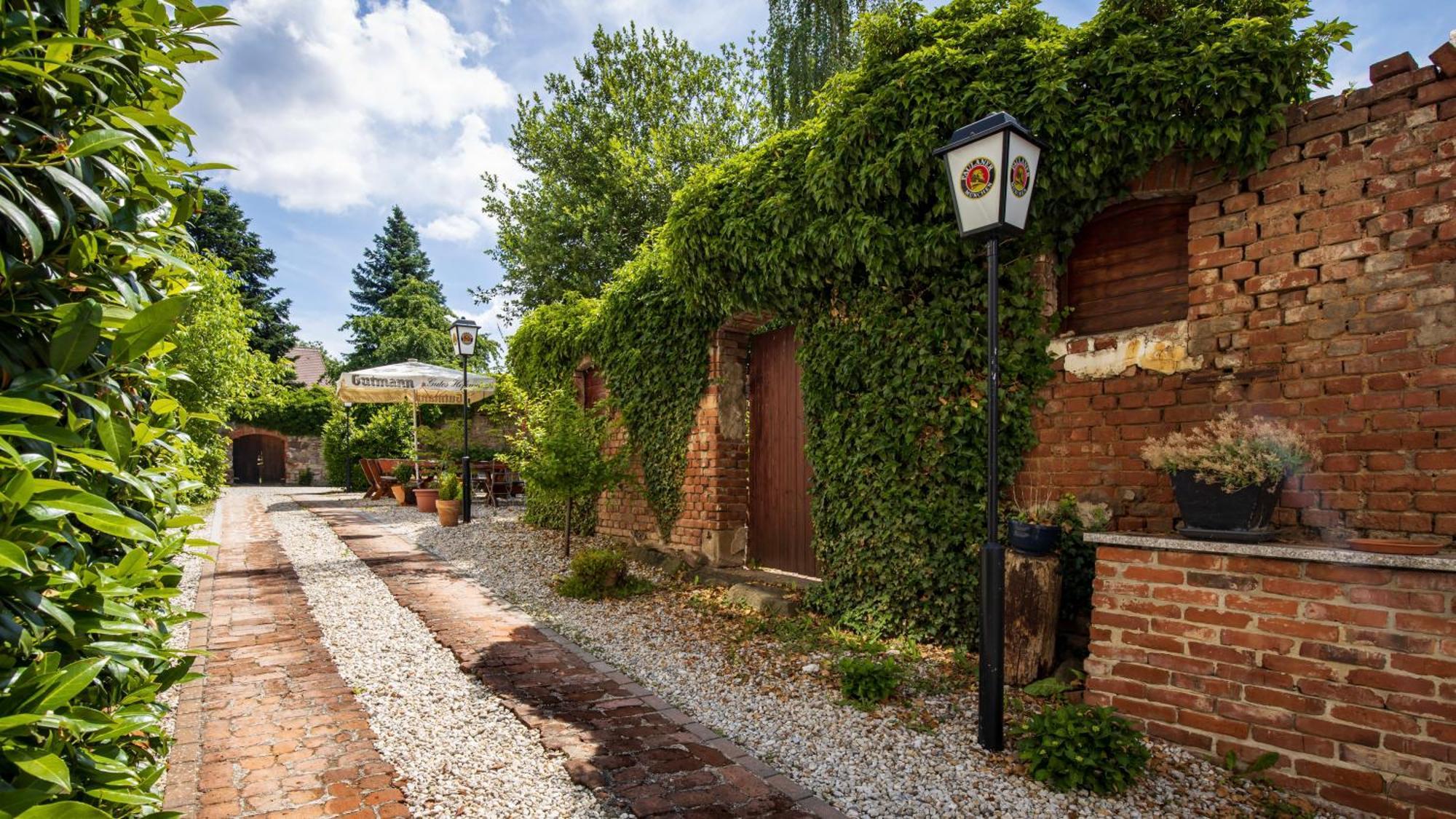 Hotel Kastanienbaum แฮร์โซเกนเอารัค ภายนอก รูปภาพ